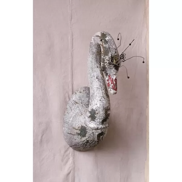 Creative CoOp Magnesia Swan Wall Dcor with Metal Crown