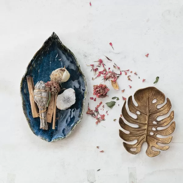 Creative CoOp Antique Monstera Leaf Elegance Gold