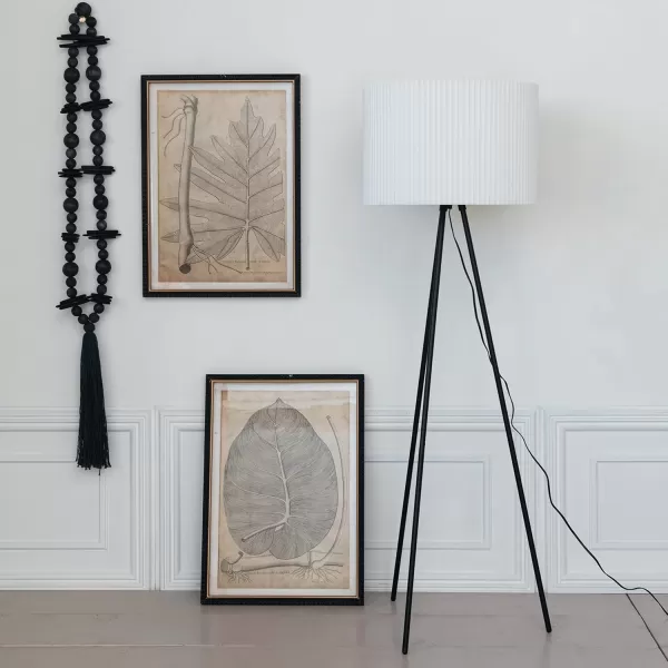 Creative CoOp Oak Wood Bead Garland with Cotton Tassel Black