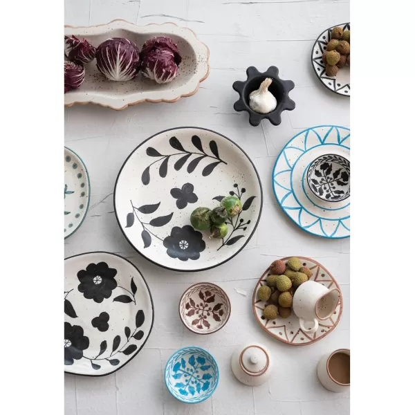 imageCreative CoOp Organically Shaped Edge Stoneware Floral Design Black and White Plate