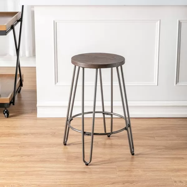 ACEssentials, Quinn Barstool