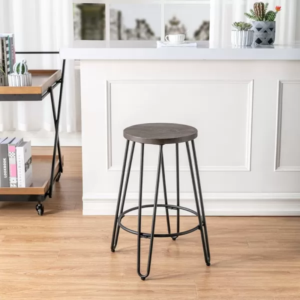 ACEssentials, Quinn Barstool