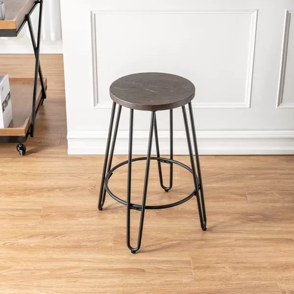 ACEssentials, Quinn Barstool