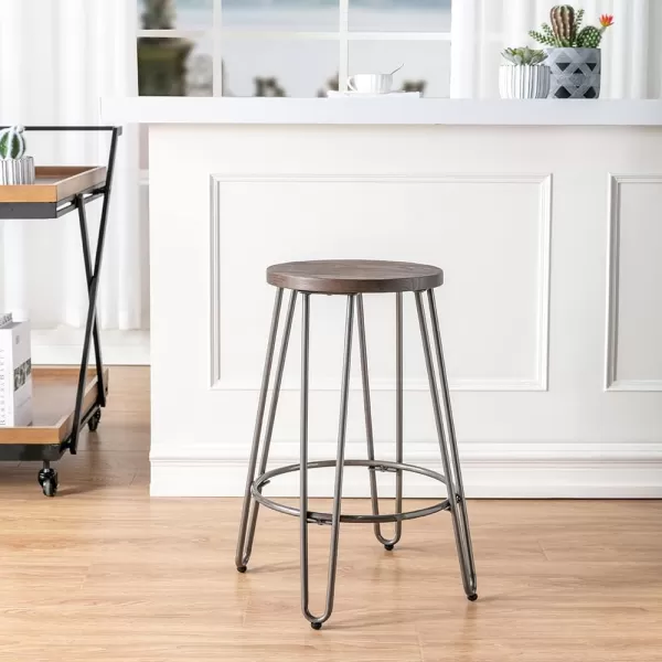 ACEssentials, Quinn Barstool