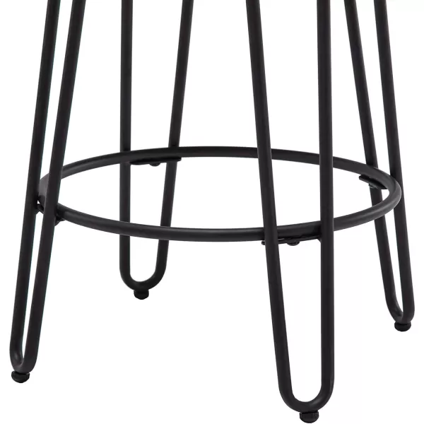 ACEssentials, Quinn Barstool