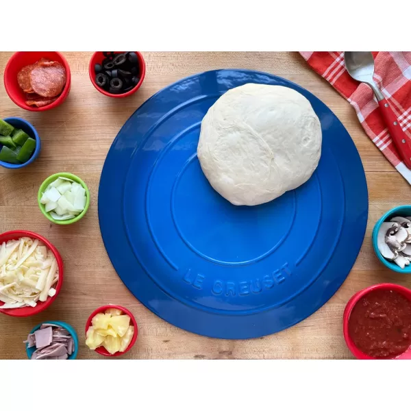 Le Creuset Stoneware Round Pizza Stone, 15 in., Sea Salt