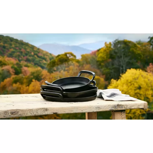 Le Creuset Alpine Outdoor Collection Enameled Cast Iron Pizza Pan, 15"