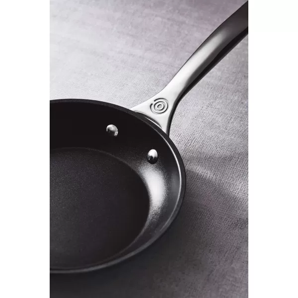 imageLe Creuset Toughened Nonstick PRO Cookware Set 2 pc 8quot ampamp 10quot Fry PanGrayMedium